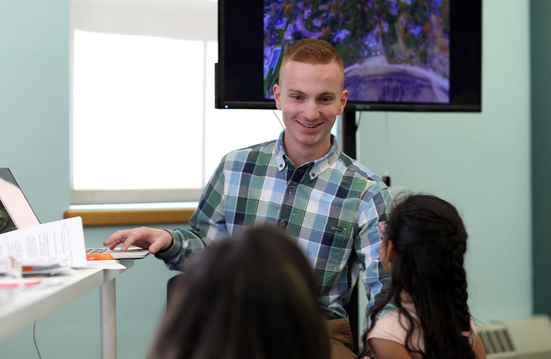 Robert Ackerman’20 gives lesson on drone imagery to Cove Elementary School students during this year's STEAM Days 