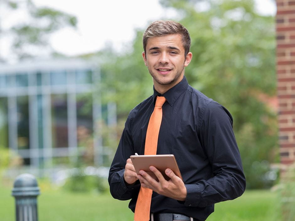 Dario Neukom '18 M'19 posing in front of the Gerrish School of Business