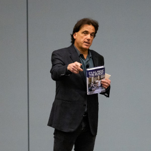 Davios meets students at EC and speaks