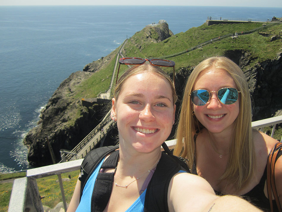 Margaret “Maggie” Brockmire ’24 M’25 and Cassandra Wightman ’24