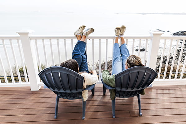 Annabelle Gray ’26 and Clare Wendell ’26