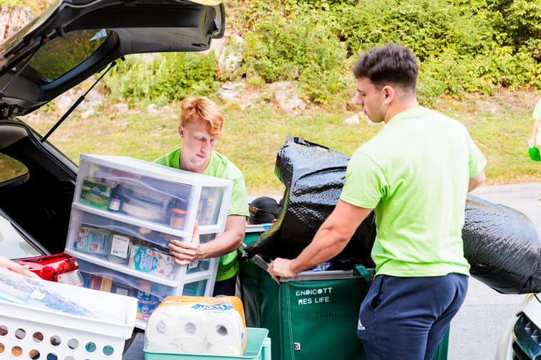 First-year students on Move-In Day 2024